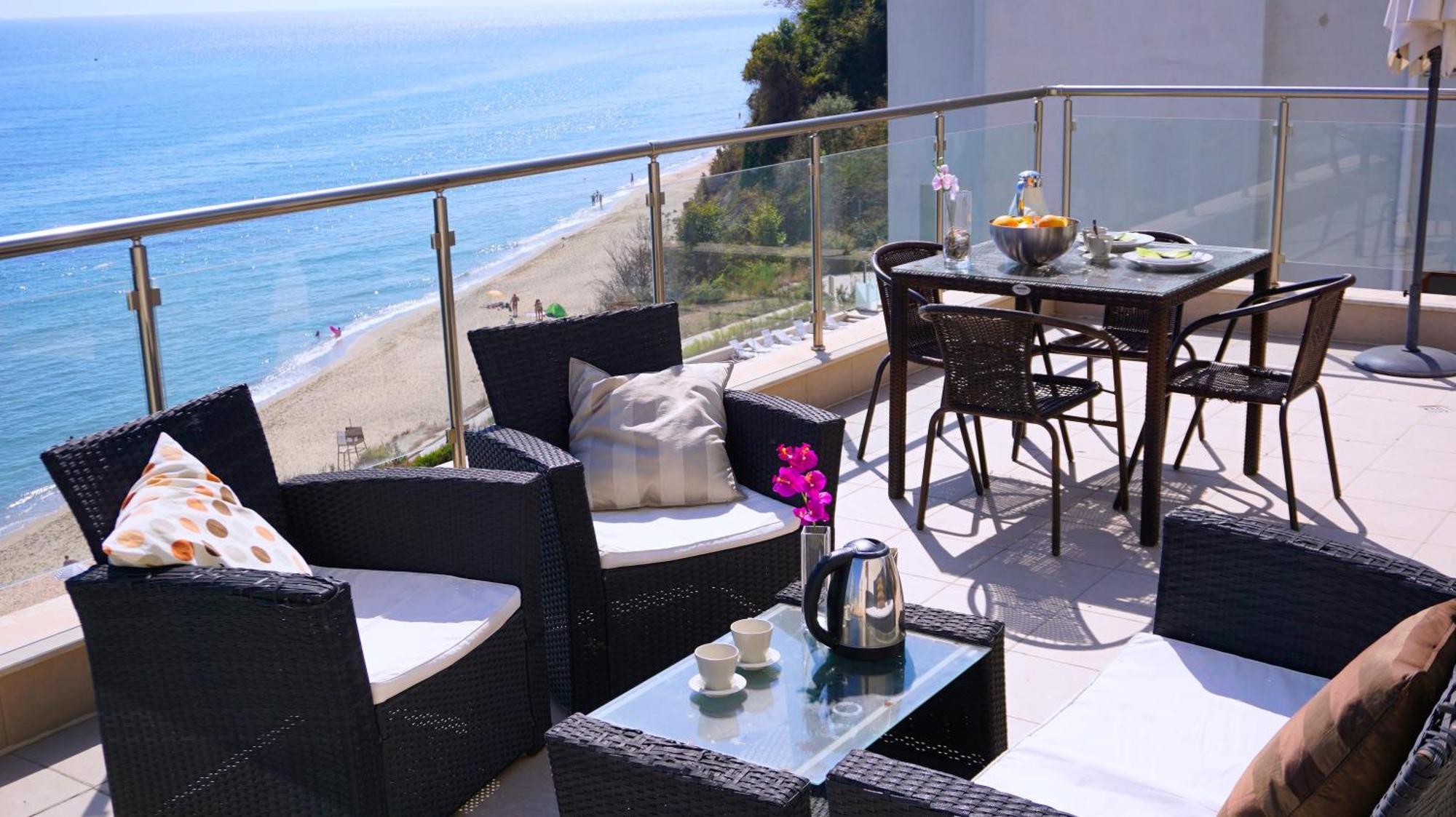 Апартаменти Бяла Клиф на плажа - Apartments Byala Cliff First Line Екстериор снимка